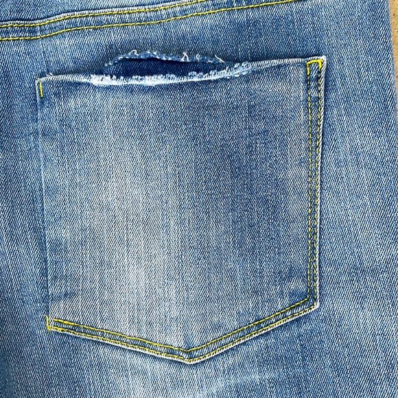 EUC Generra denim distressed capris - Picture 14 of 16